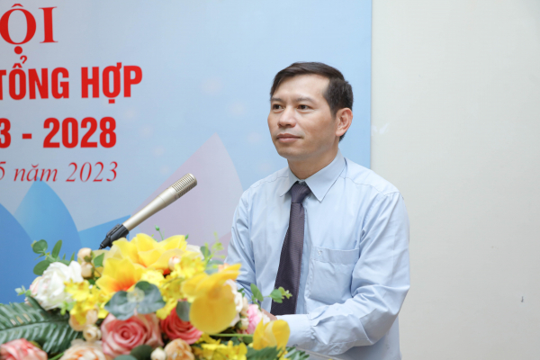 Phó Chủ tịch Công đoàn Văn phòng Quốc hội Phùng Khắc Khoa phát biểu chỉ đạo Đại hội